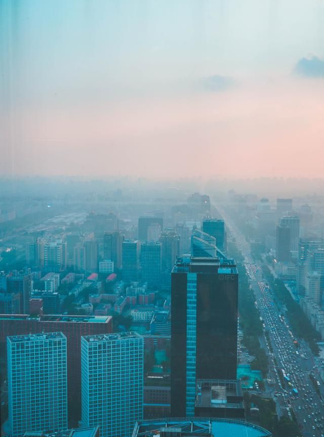 北京凡尔赛，人均一千加的餐厅无死角俯瞰京城，我居然有胆走进去