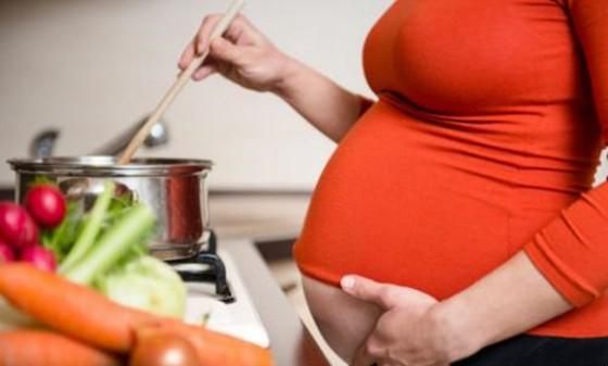 孕期不能碰的18种食物，怀孕的人千万不能碰哪些食物呢图2
