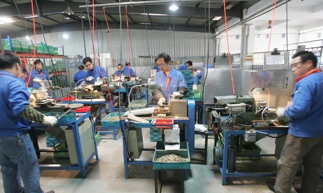 今年深圳很多工厂都很早开工了，有的年初三就开工了，什么原因图1