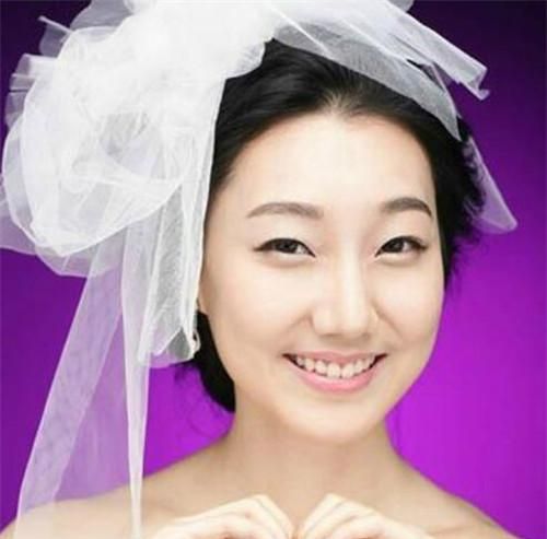 刘海新娘发型，圆脸适合的新娘盘发图4
