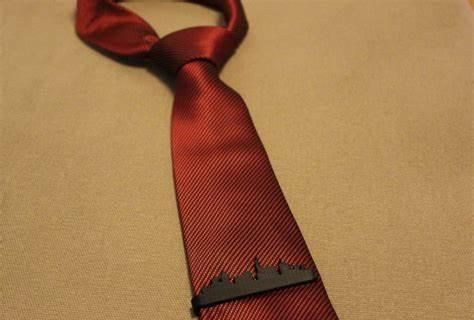 领带夹的作用，领带夹怎么佩戴图3