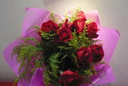 情人节送玫瑰花和什么花最好图8