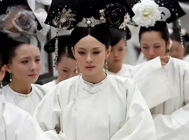 白色婚纱，大部分中国新娘为什么钟情于白色婚纱呢图2