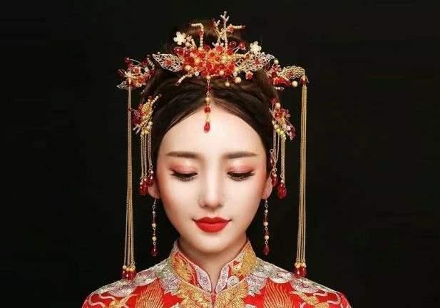 中国式婚礼新娘的头饰是什么样的图4