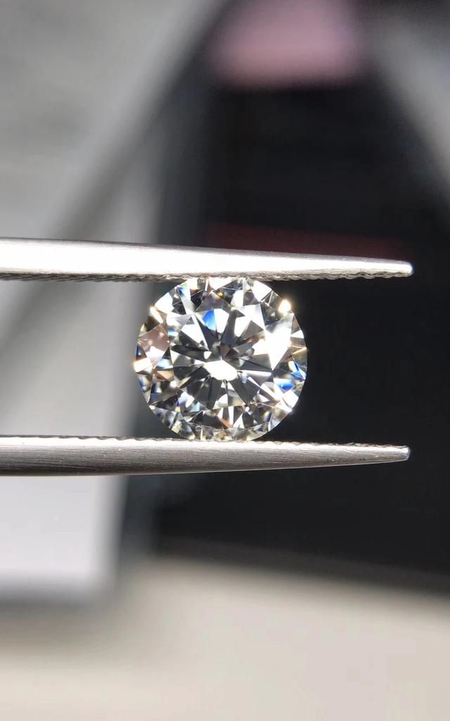 水晶和钻石有什么差别?哪种更适合日常佩戴图8