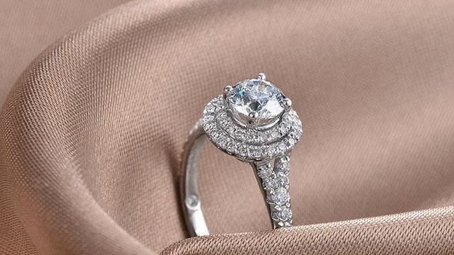 订婚戒子，订婚时可以买彩宝作为订婚戒指吗图2