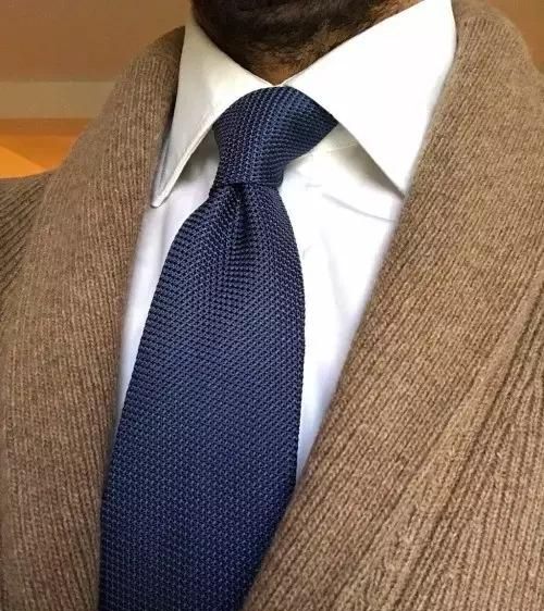 西装怎么搭配领带好看,西装搭配什么领带图5