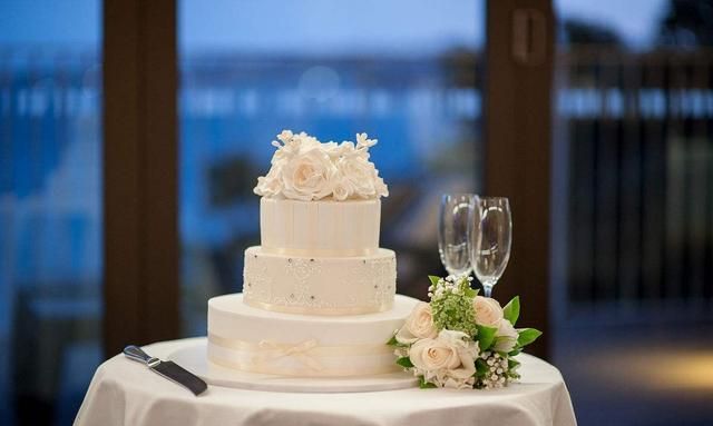 如何正确挑选结婚蛋糕呢?婚礼蛋糕一般几层图1