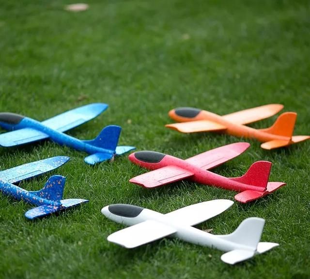 怎样折纸飞机,怎样折纸飞机又简单飞得又高又远图4