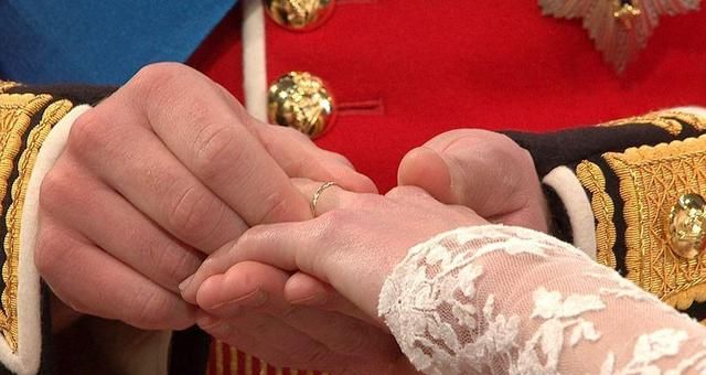 威廉王子结婚戒指没戴上(不戴婚戒的威廉王子)图4