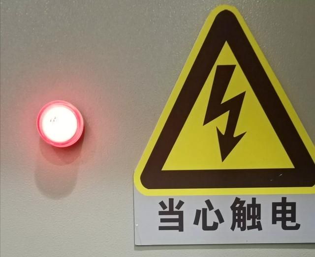 电源指示灯红绿色怎么工作的(电源指示灯一定要黄绿红吗)图2
