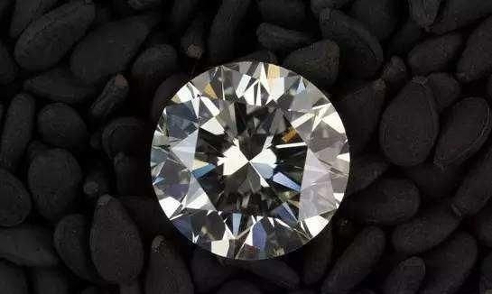 珍珠配钻石有何意义(珍珠钻石选左还是选右)图10