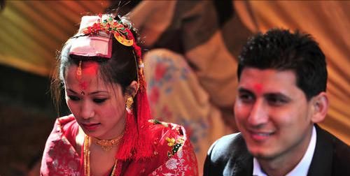 尼泊尔的女人一生嫁三次吗图1