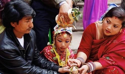 尼泊尔的女人一生嫁三次吗图3