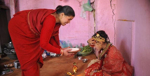 尼泊尔的女人一生嫁三次吗图4