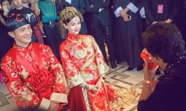 中式婚礼礼服有什么讲究(中国传统婚礼的礼服)图3